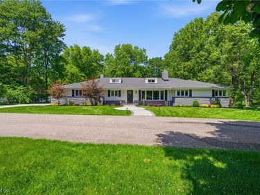 6733 Gates Mills Boulevard, Gates Mills, OH 44040