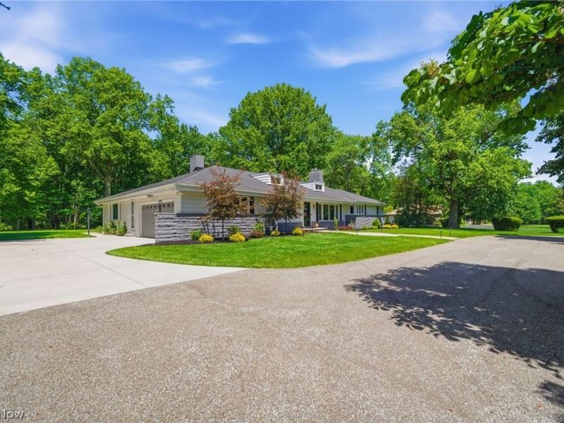 6733 Gates Mills Boulevard, Gates Mills, OH 44040 Photo 3
