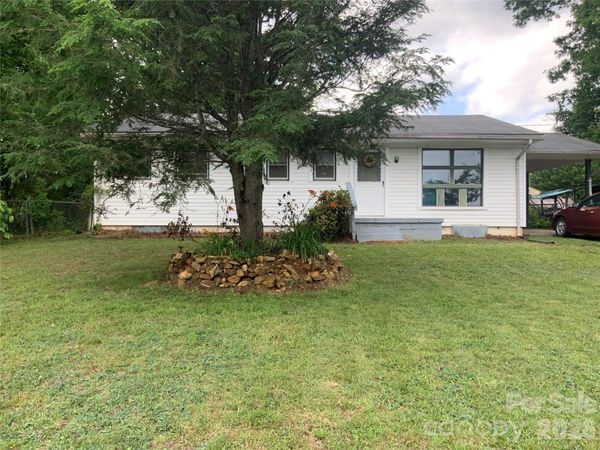 37 HARTSHORN Drive , Candler, NC 28715