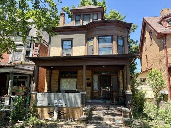 1213 Wood , Pittsburgh, PA 15221