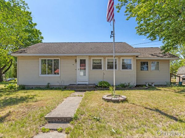 156 S Stearns Street, Barryton, MI 49305