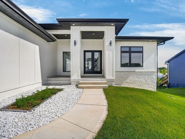 2605 Blooming Heights Drive, Norwalk, IA 50211