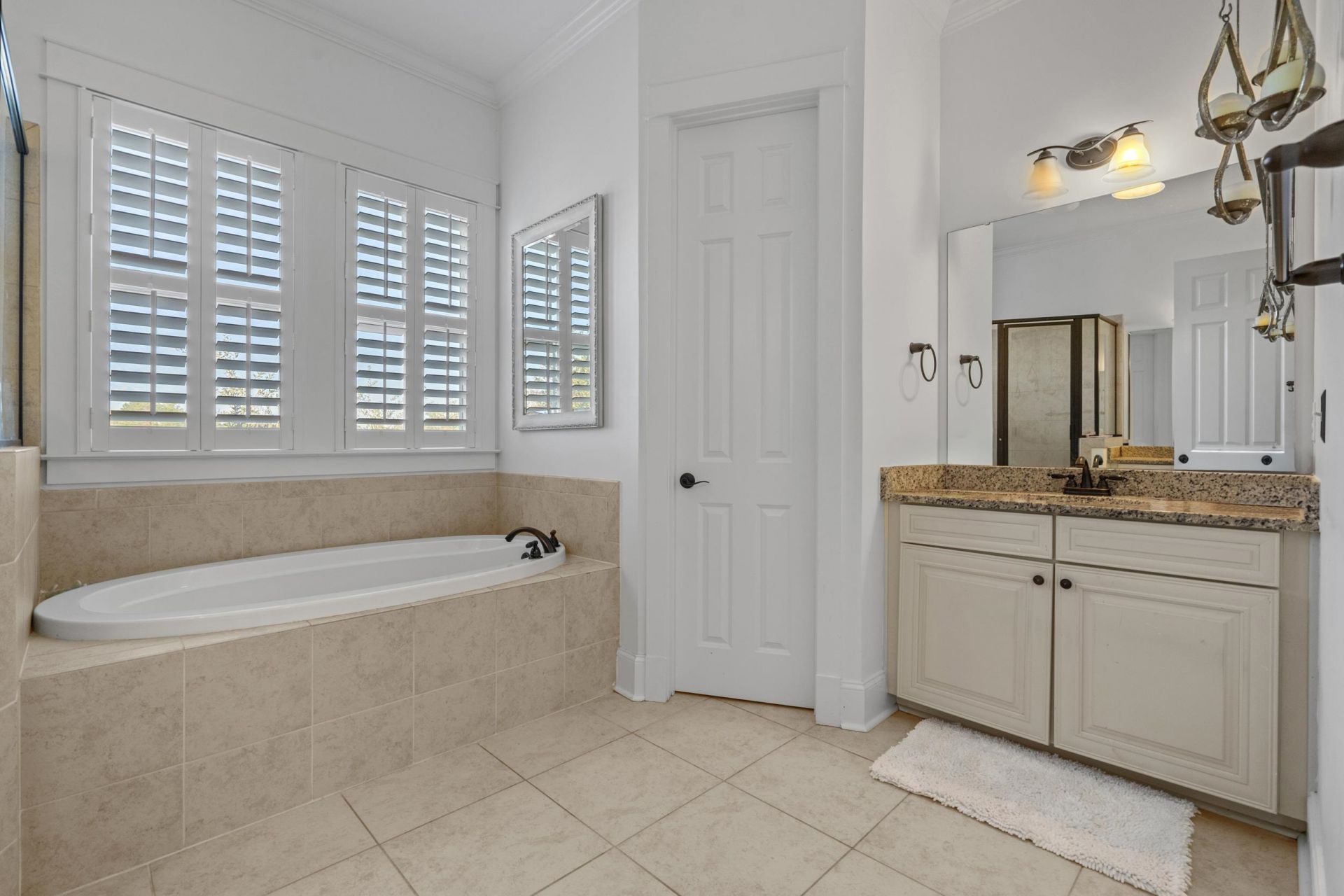 927 Iris St. Photo 26