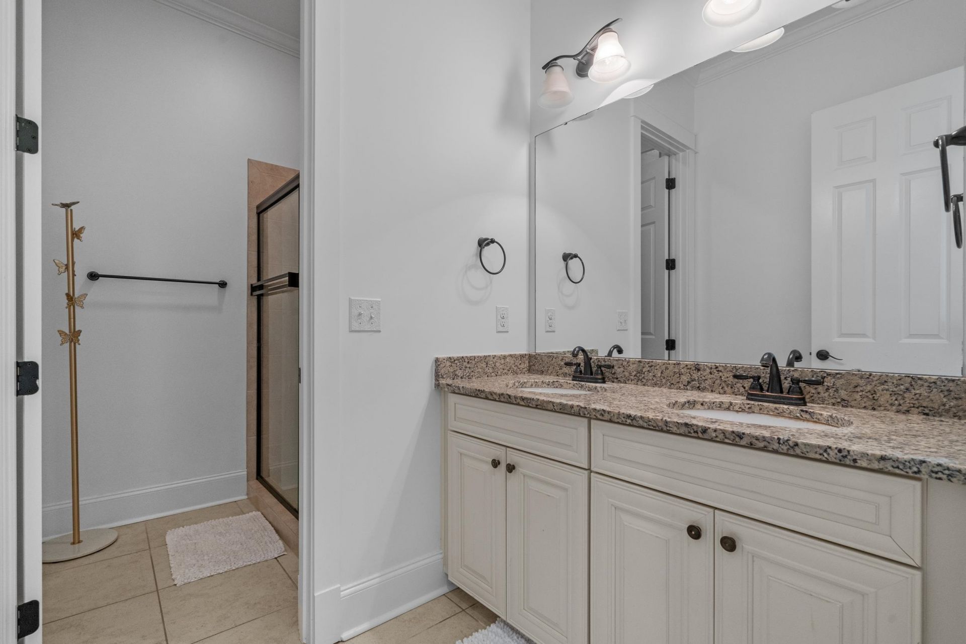 927 Iris St. Photo 34