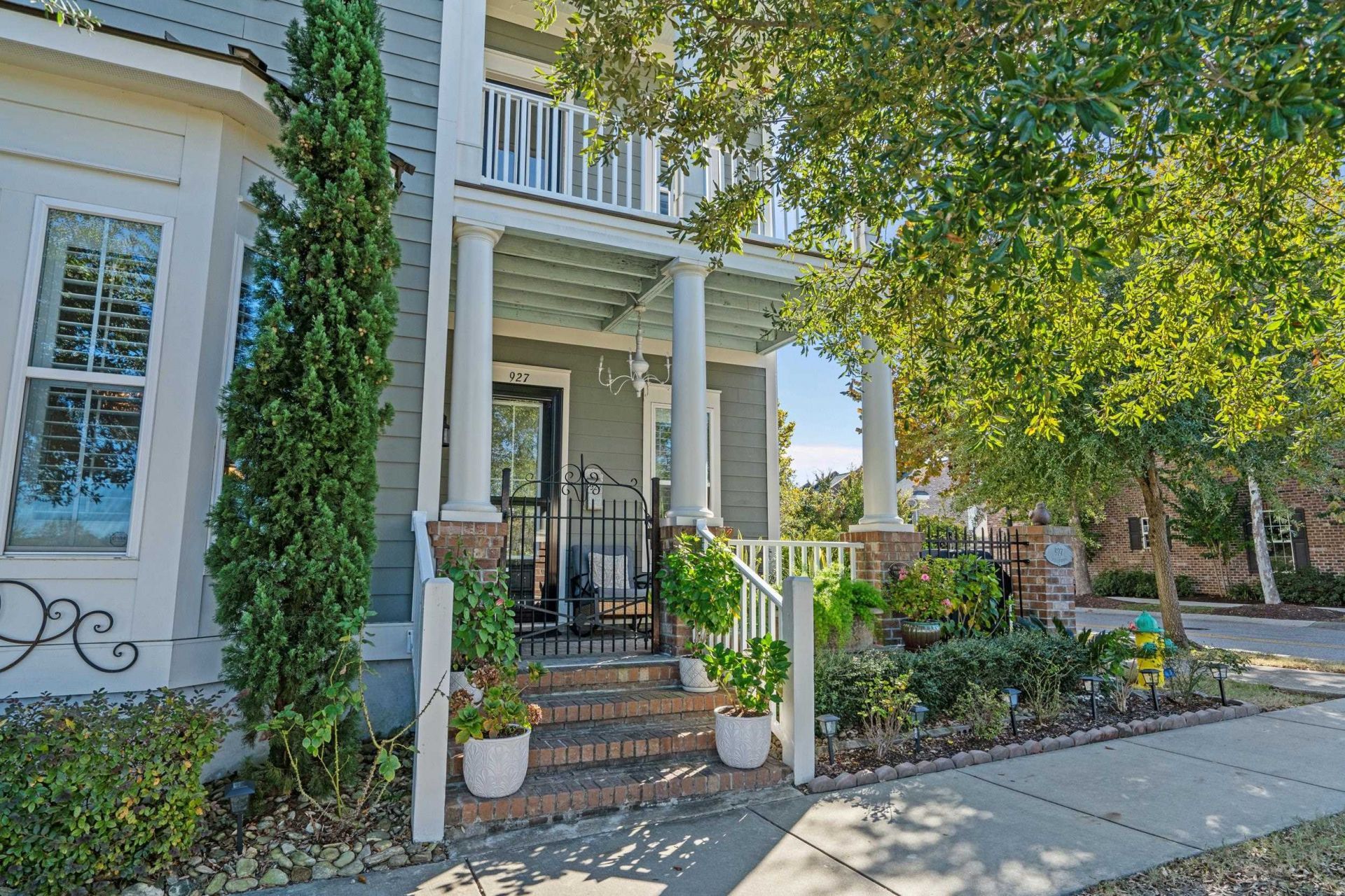 927 Iris St. Photo 4