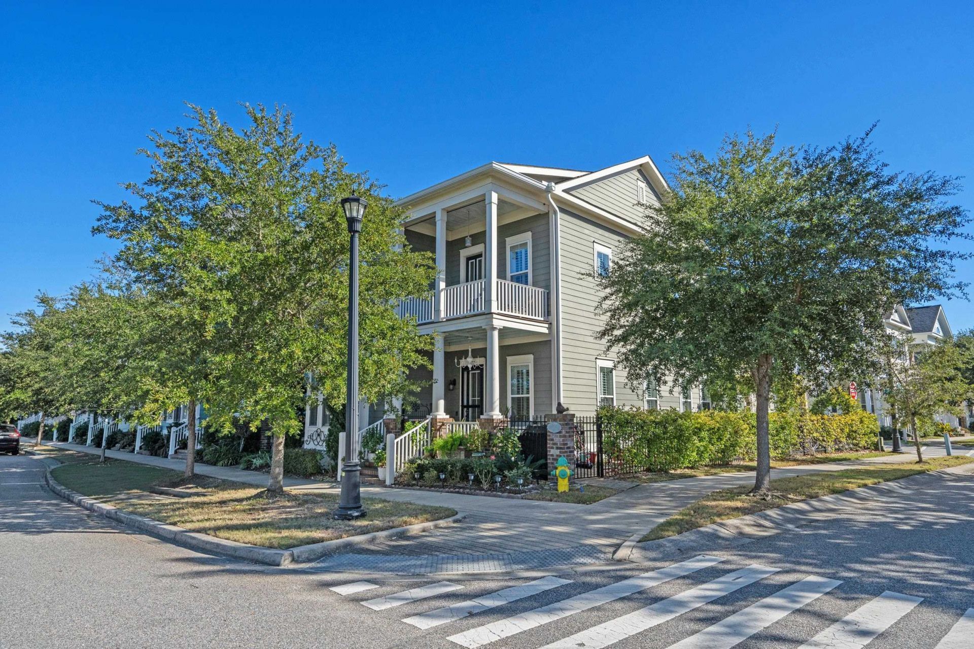 927 Iris St. Photo 4