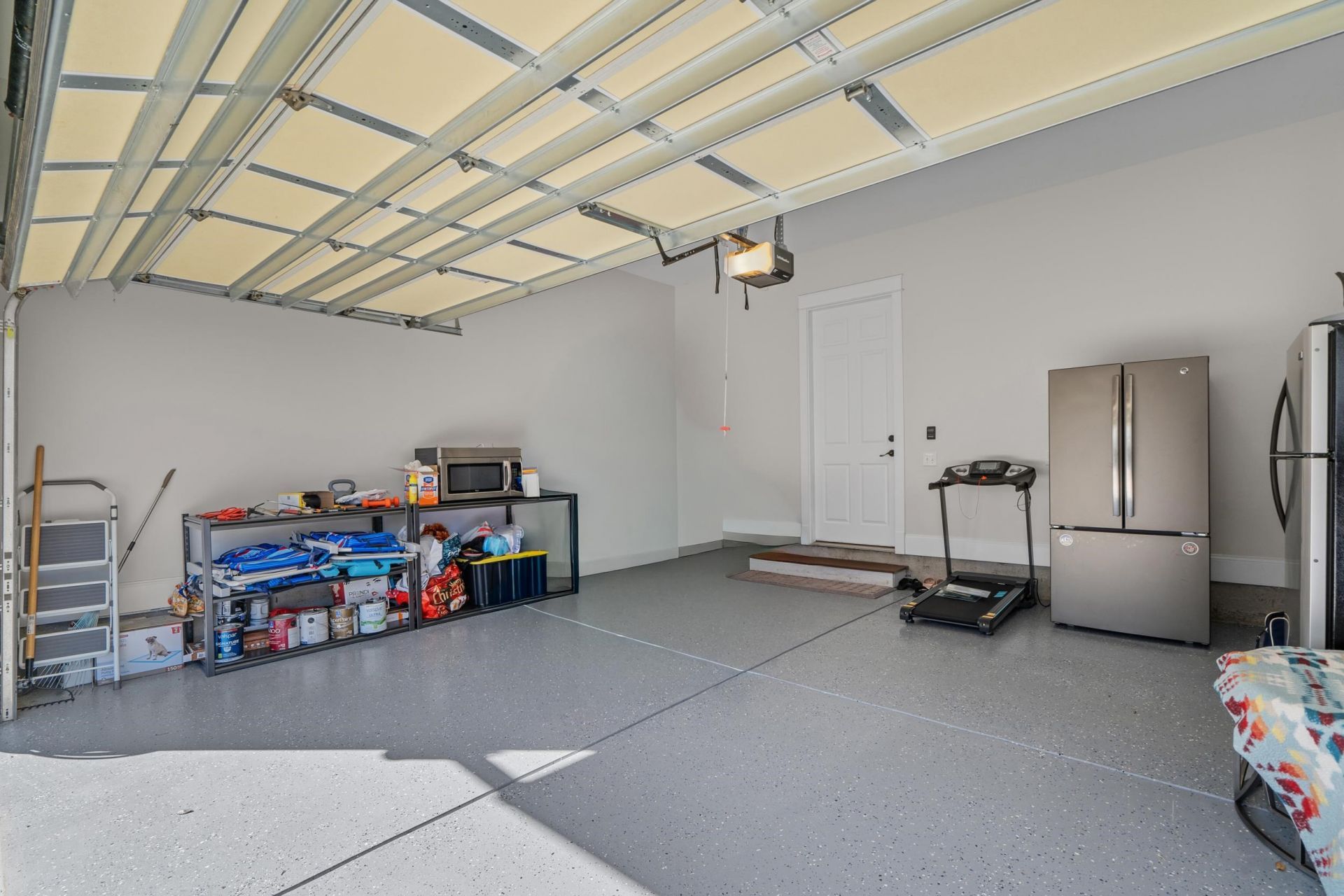 927 Iris St. Photo 40
