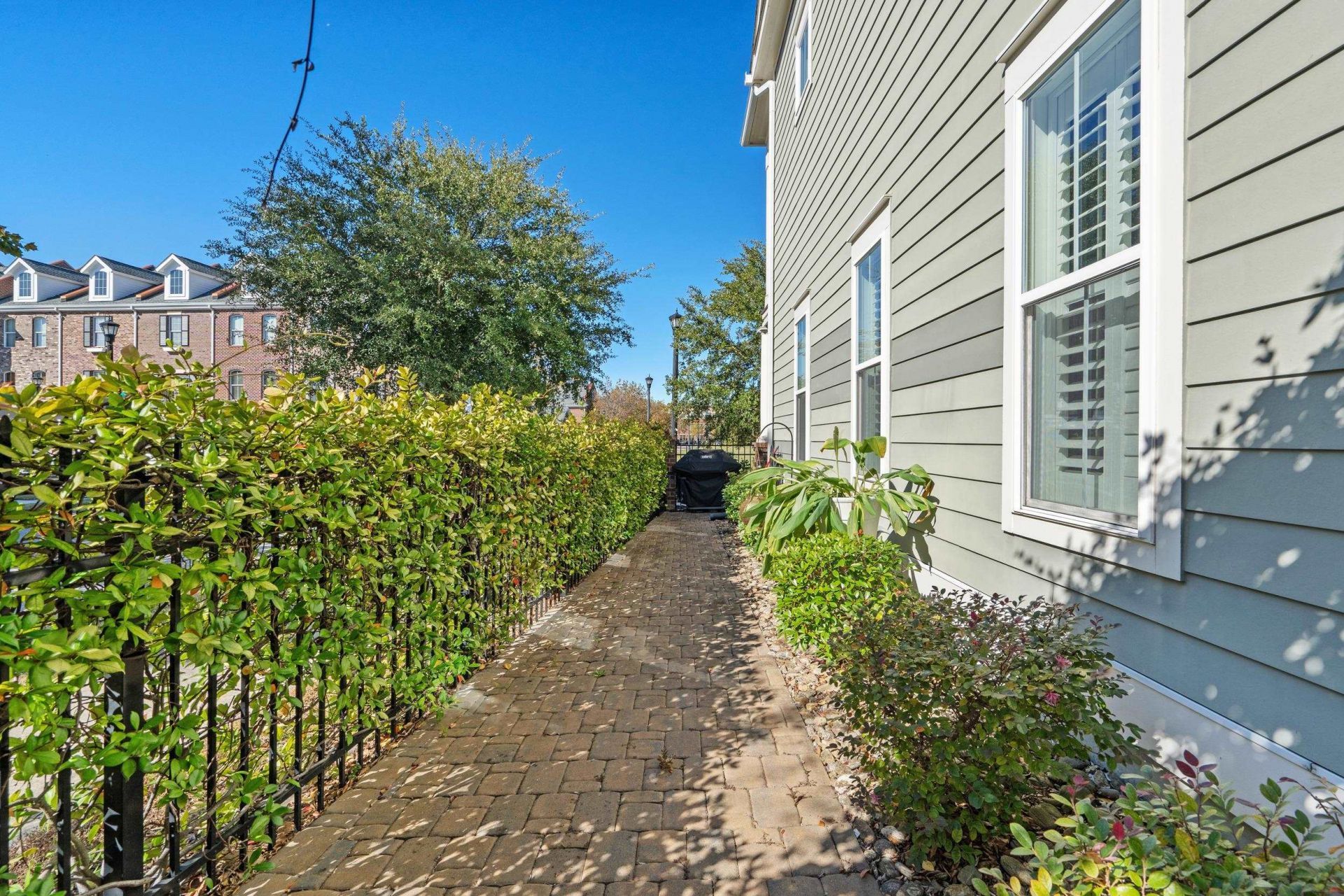 927 Iris St. Photo 42