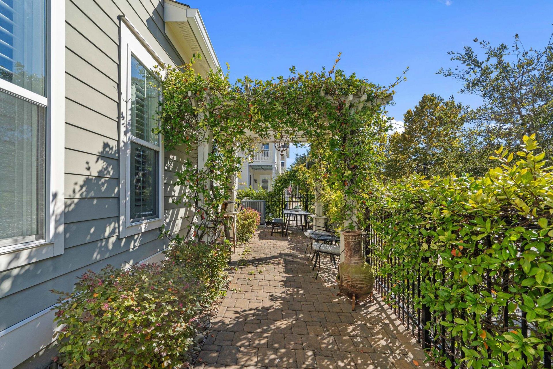 927 Iris St. Photo 42