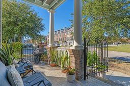 927 Iris St. photo 4