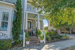 927 Iris St. photo 4