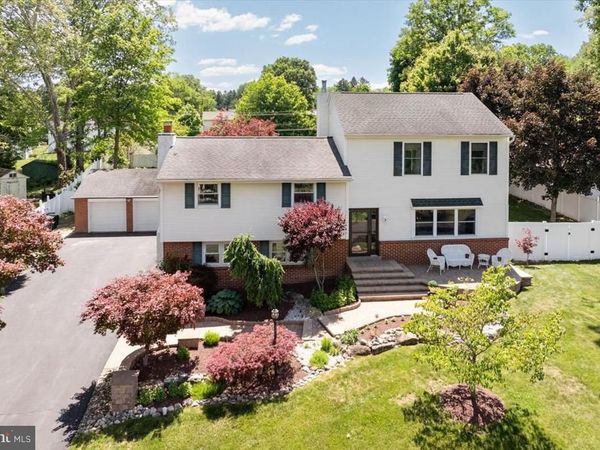 51 MARTIN DRIVE, HOLLAND, PA 18966