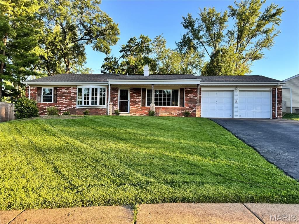 106 Bellechasse Drive , Chesterfield, MO 63017 Main Photo