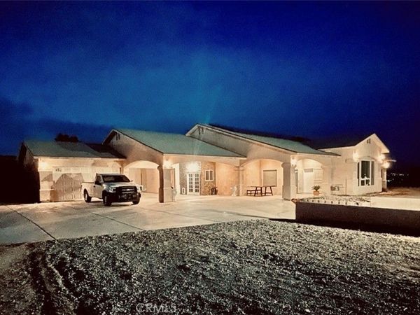 16192 Molino , Victorville, CA 92395