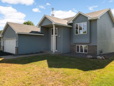 936 S Cedar Street, Belle Plaine, MN 56011