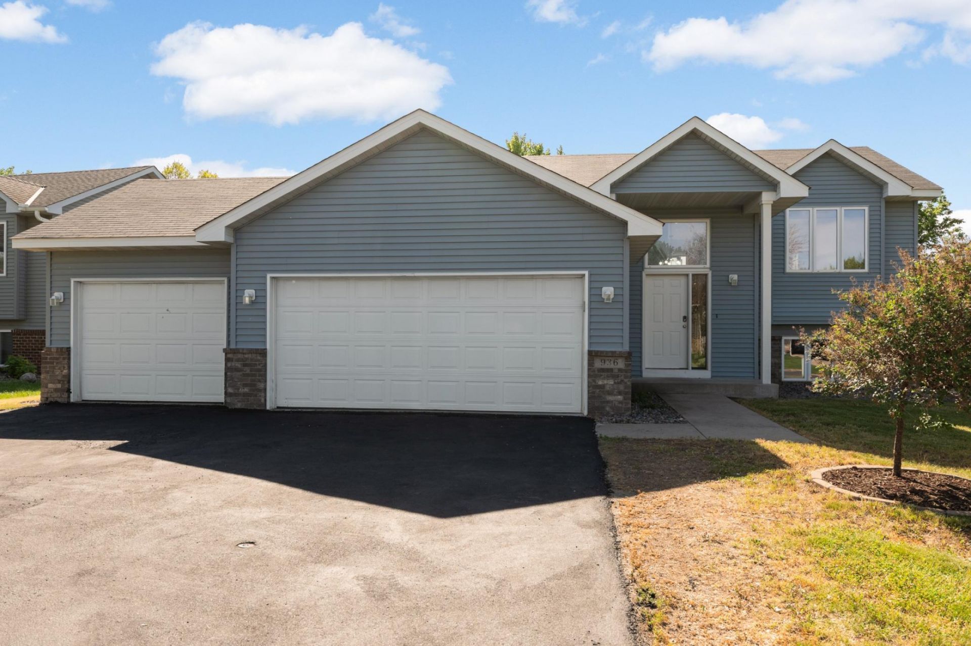 936 S Cedar Street, Belle Plaine, MN 56011