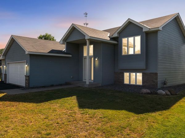 936 S Cedar Street , Belle Plaine, MN 56011