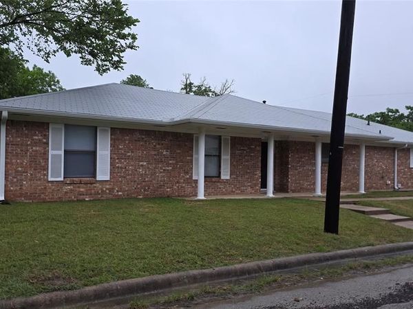 210 E Witt Street, Wolfe City, TX 75496