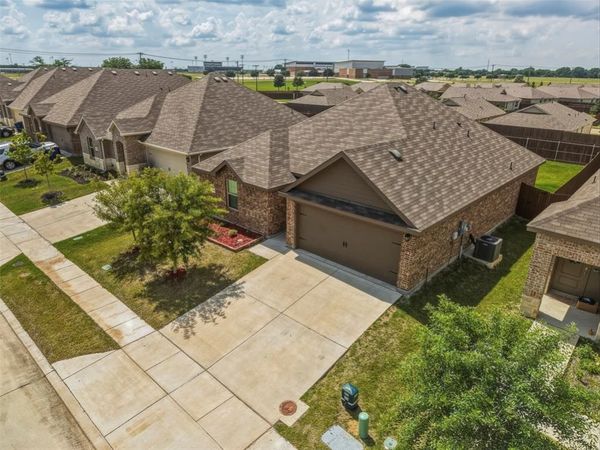 1210 Grand View Drive, Ennis, TX 75119