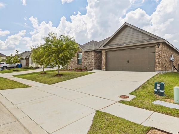 1210 Grand View Drive, Ennis, TX 75119