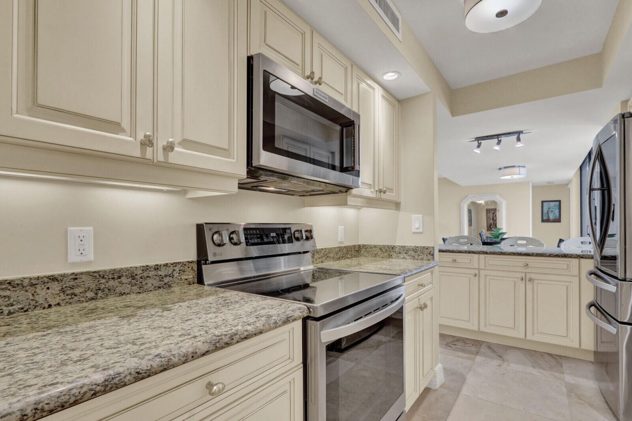 3000 N Ocean Drive, Unit 7h, Singer Island, FL 33404 Photo