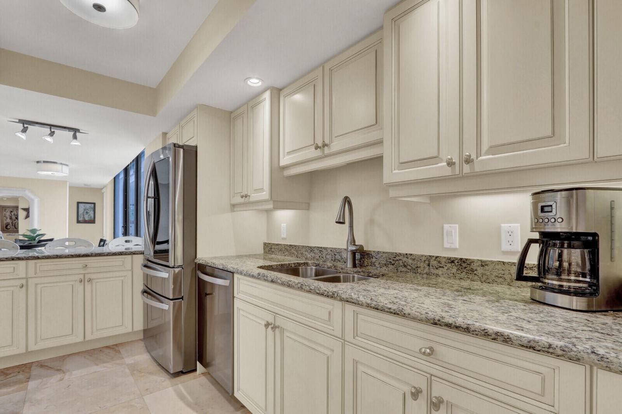 3000 N Ocean Drive, Unit 7h, Singer Island, FL 33404 Photo