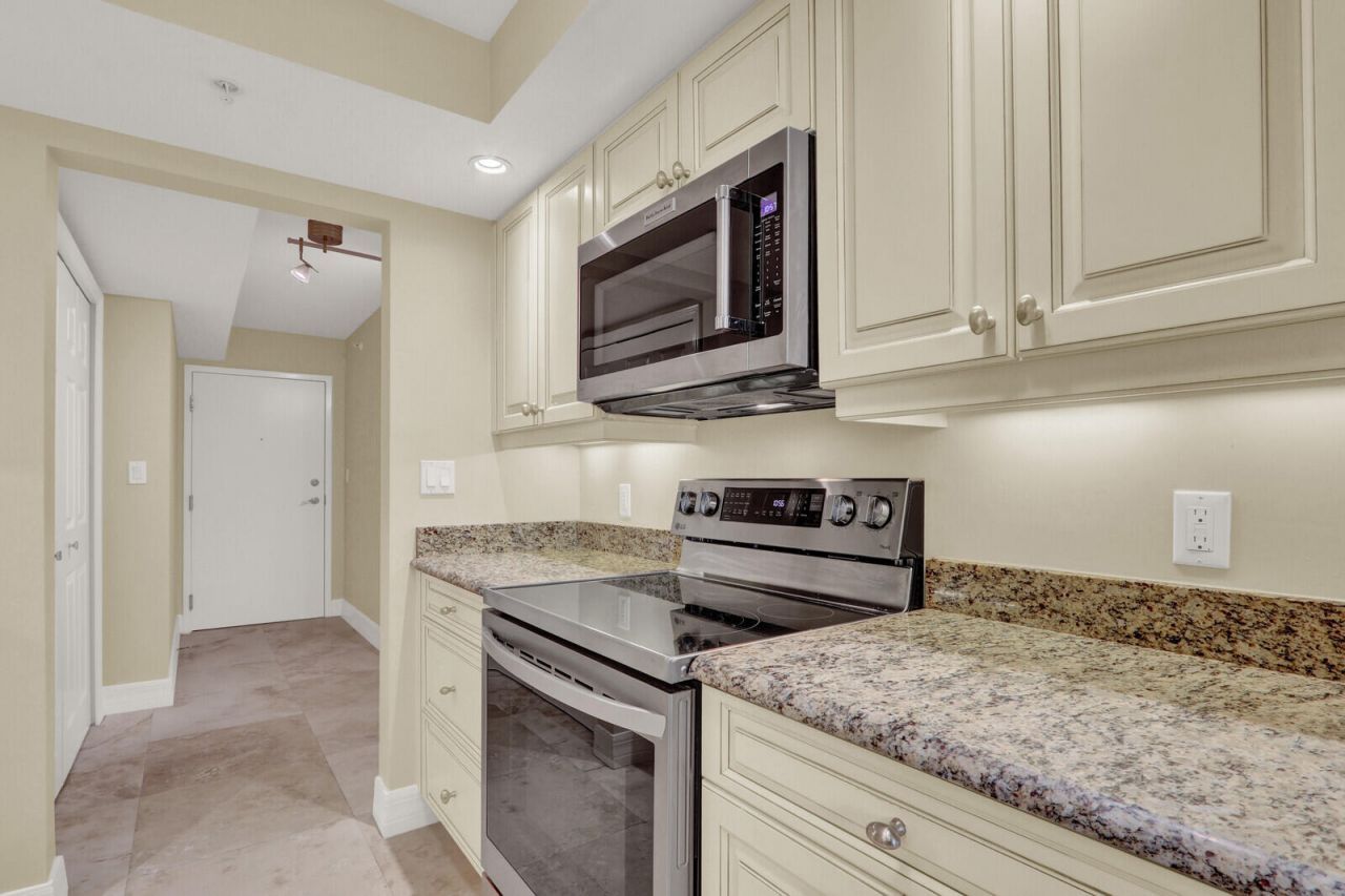 3000 N Ocean Drive, Unit 7h, Singer Island, FL 33404 Photo