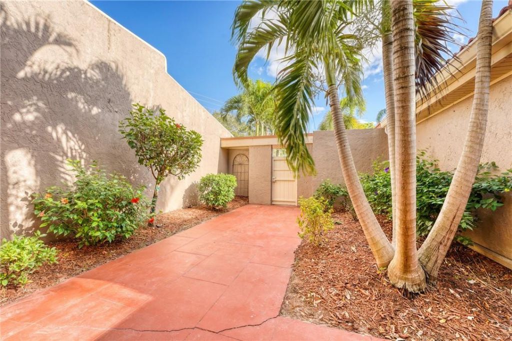 103 St Andrews Road, Hollywood, FL 33021 Photo