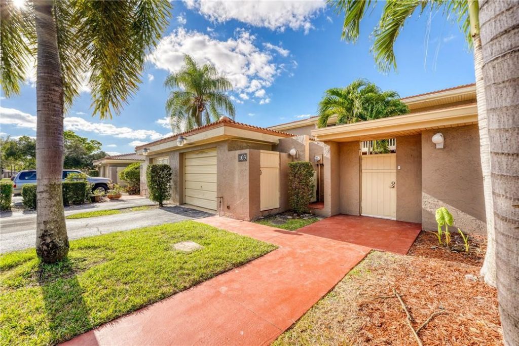 103 St Andrews Road, Hollywood, FL 33021 Photo