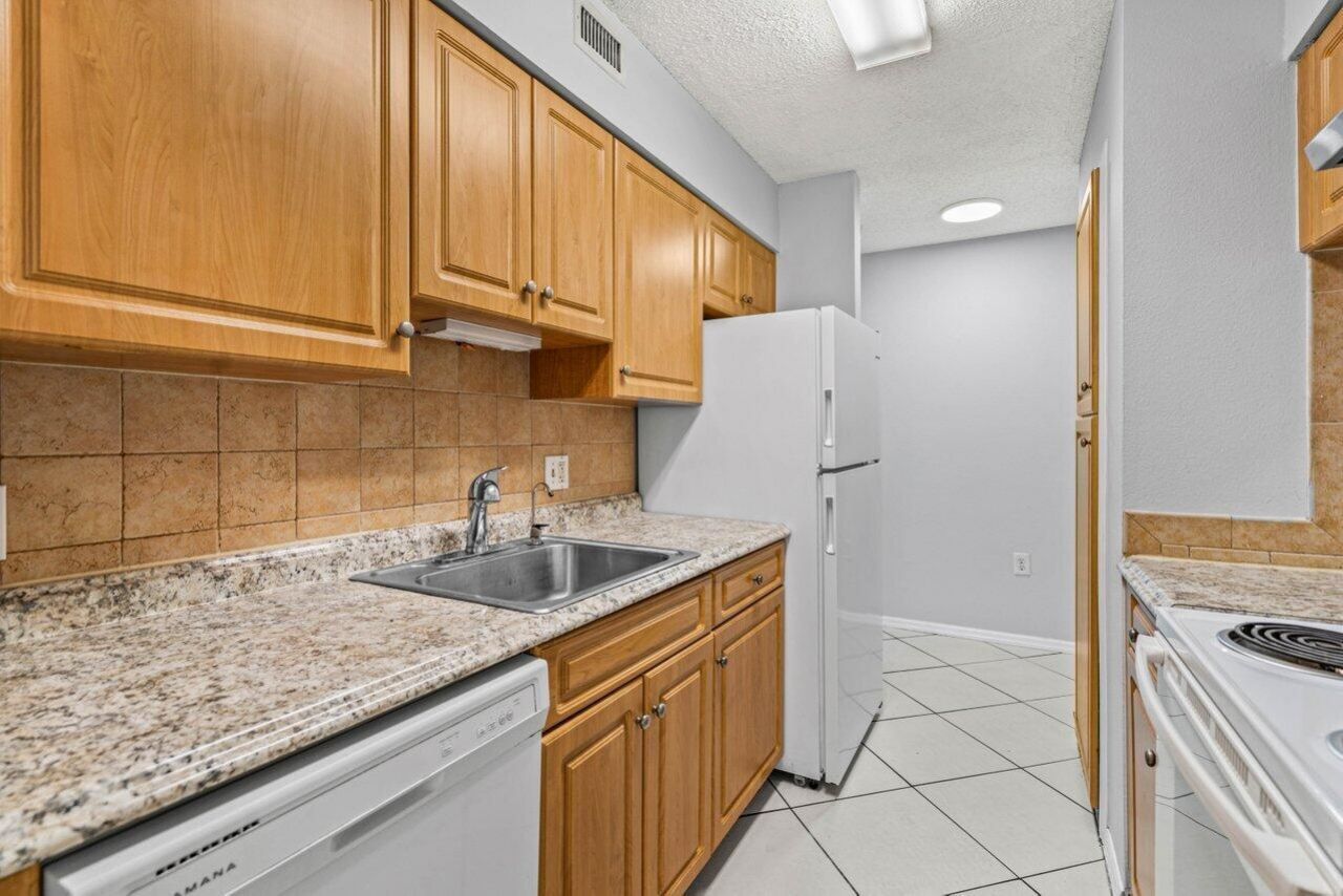 2305 N Congress Avenue, Unit 18, Boynton Beach, FL 33426 Photo