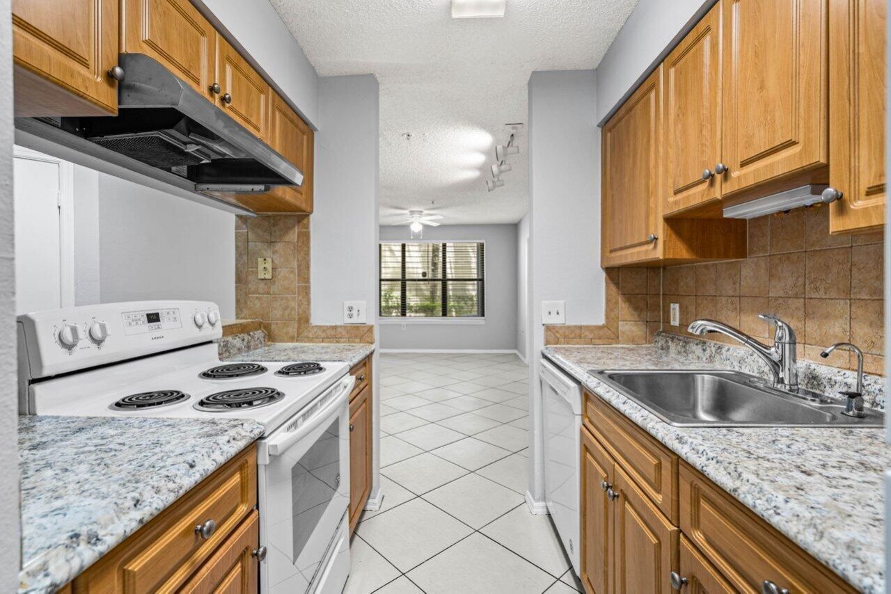 2305 N Congress Avenue, Unit 18, Boynton Beach, FL 33426 Photo