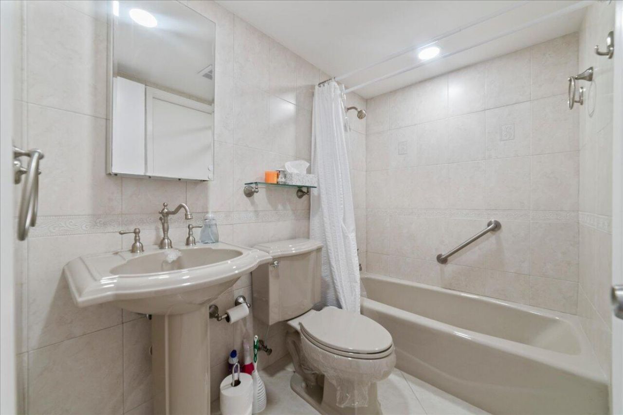 2864 NE 33rd Court, Unit 205, Fort Lauderdale, FL 33306 Photo