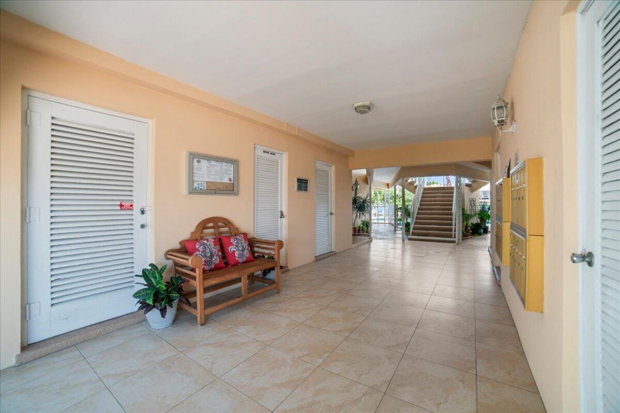 2864 NE 33rd Court, Unit 205, Fort Lauderdale, FL 33306 Photo