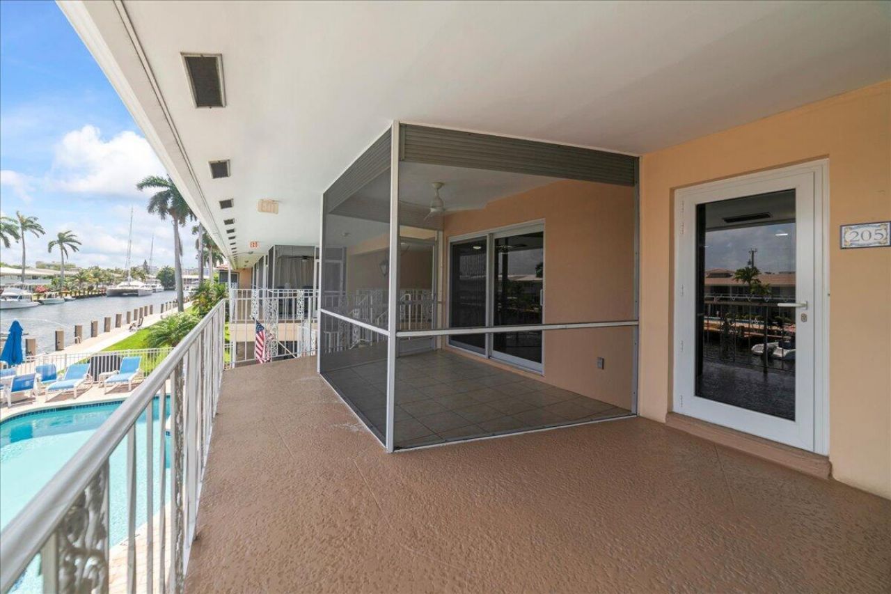 2864 NE 33rd Court, Unit 205, Fort Lauderdale, FL 33306 Photo