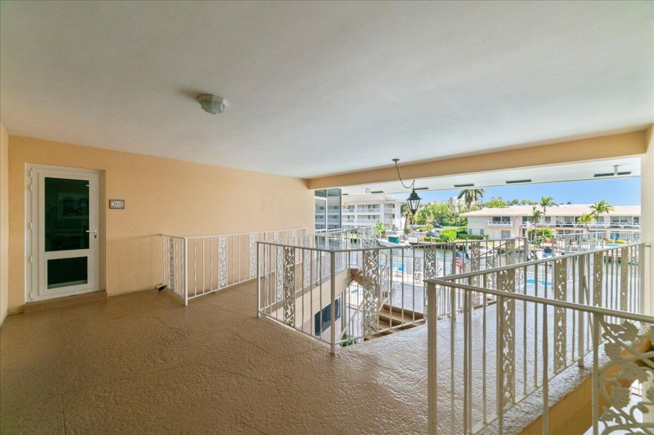 2864 NE 33rd Court, Unit 205, Fort Lauderdale, FL 33306 Photo