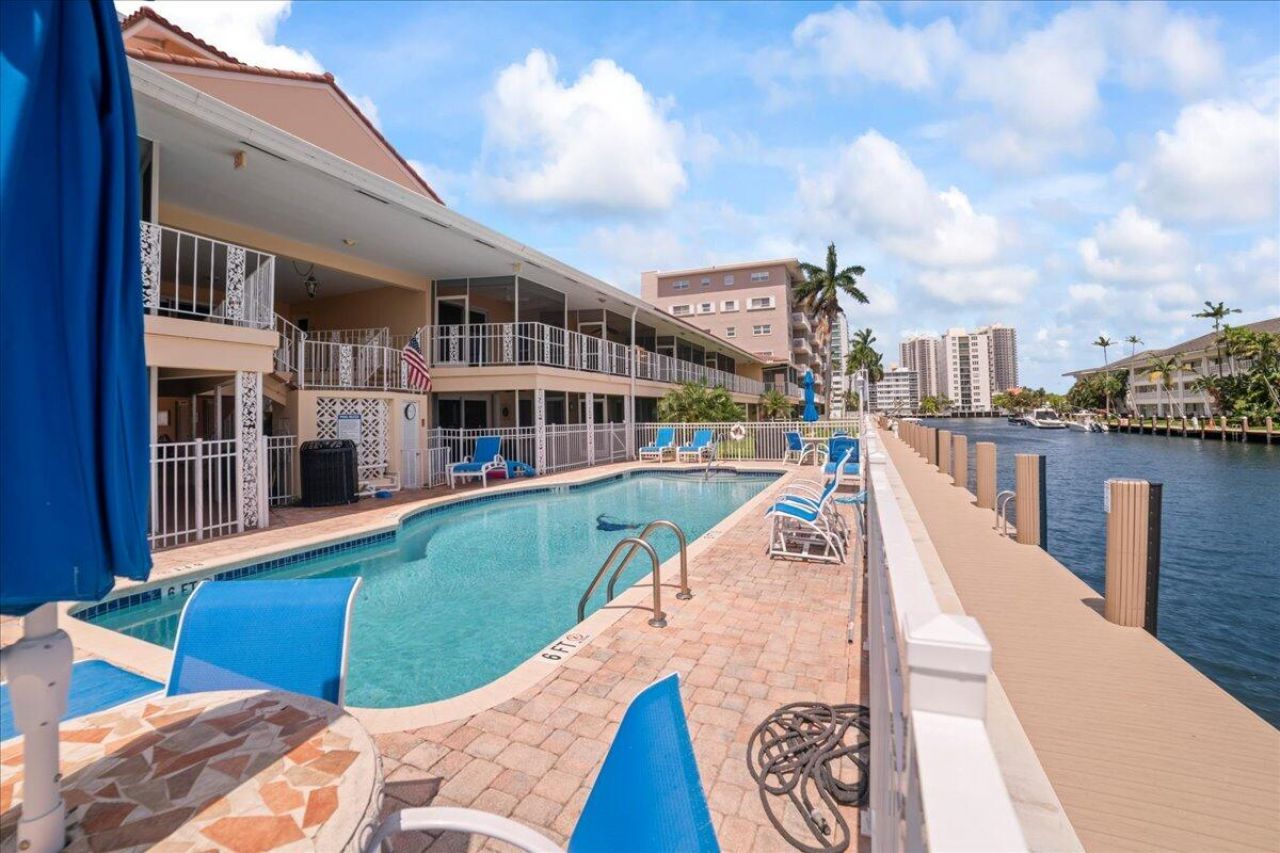 2864 NE 33rd Court, Unit 205, Fort Lauderdale, FL 33306 Photo