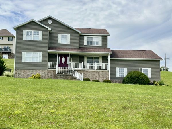 214 Evergreen Drive, Bridgeport, WV 26330