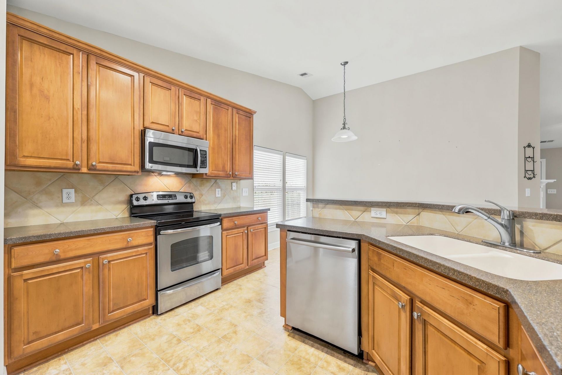 669 Twinflower St.  Photo 9