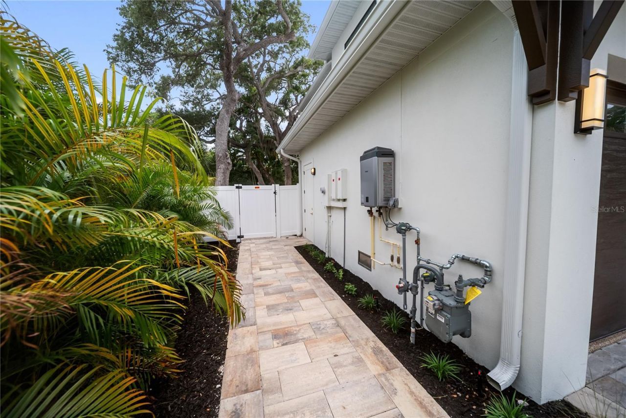3800 Flores Avenue, Sarasota, FL 34239 Photo