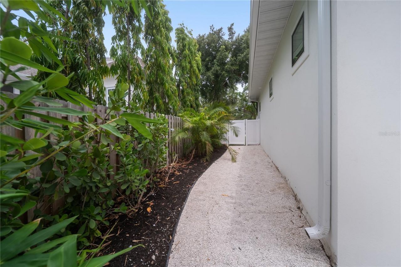 3800 Flores Avenue, Sarasota, FL 34239 Photo