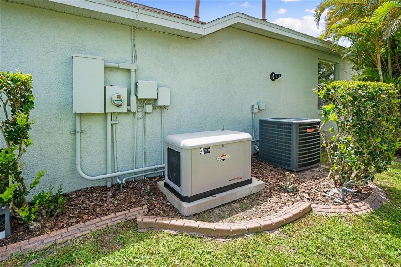 6750 64th Terrace E, Bradenton, FL 34203 Photo