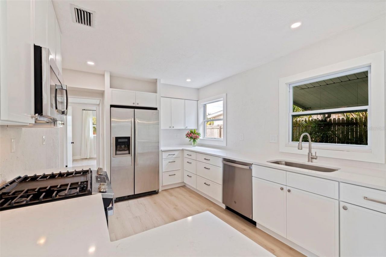 4191 Cherry Street Ne, Saint Petersburg, FL 33703 Photo