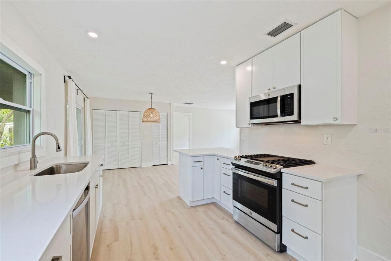 4191 Cherry Street Ne, Saint Petersburg, FL 33703 Photo