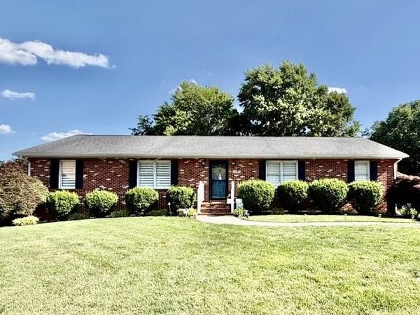 1614 Narcissus ST, Salem, VA 24153