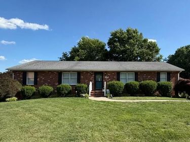 1614 Narcissus ST , Salem, VA 24153