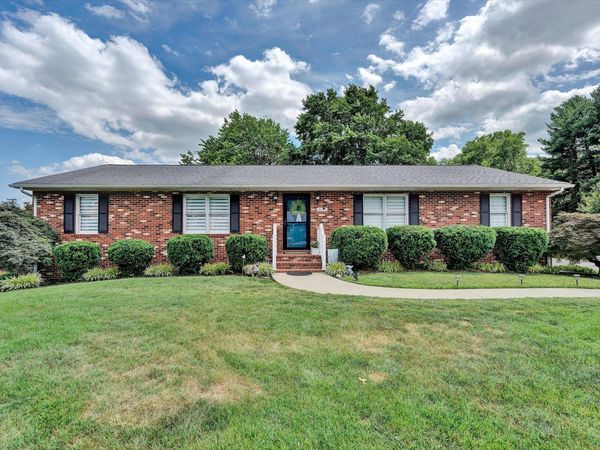 1614 Narcissus ST, Salem, VA 24153