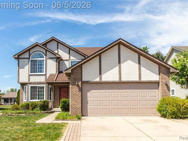 141 Woodslee Drive, Troy, MI 48083