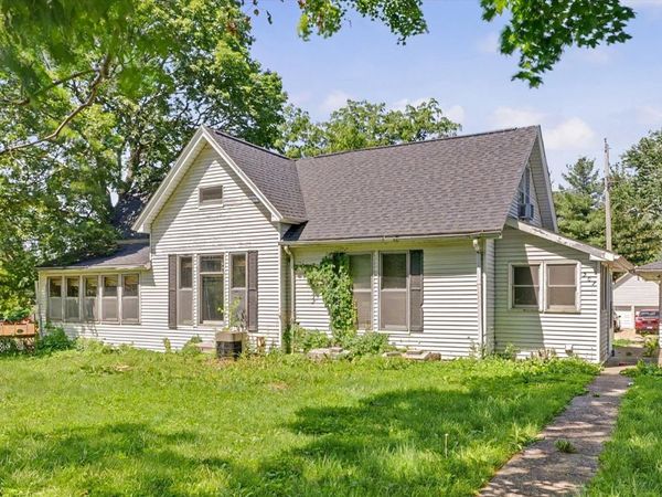 307 S Lincoln Street , Mahomet, IL 61853