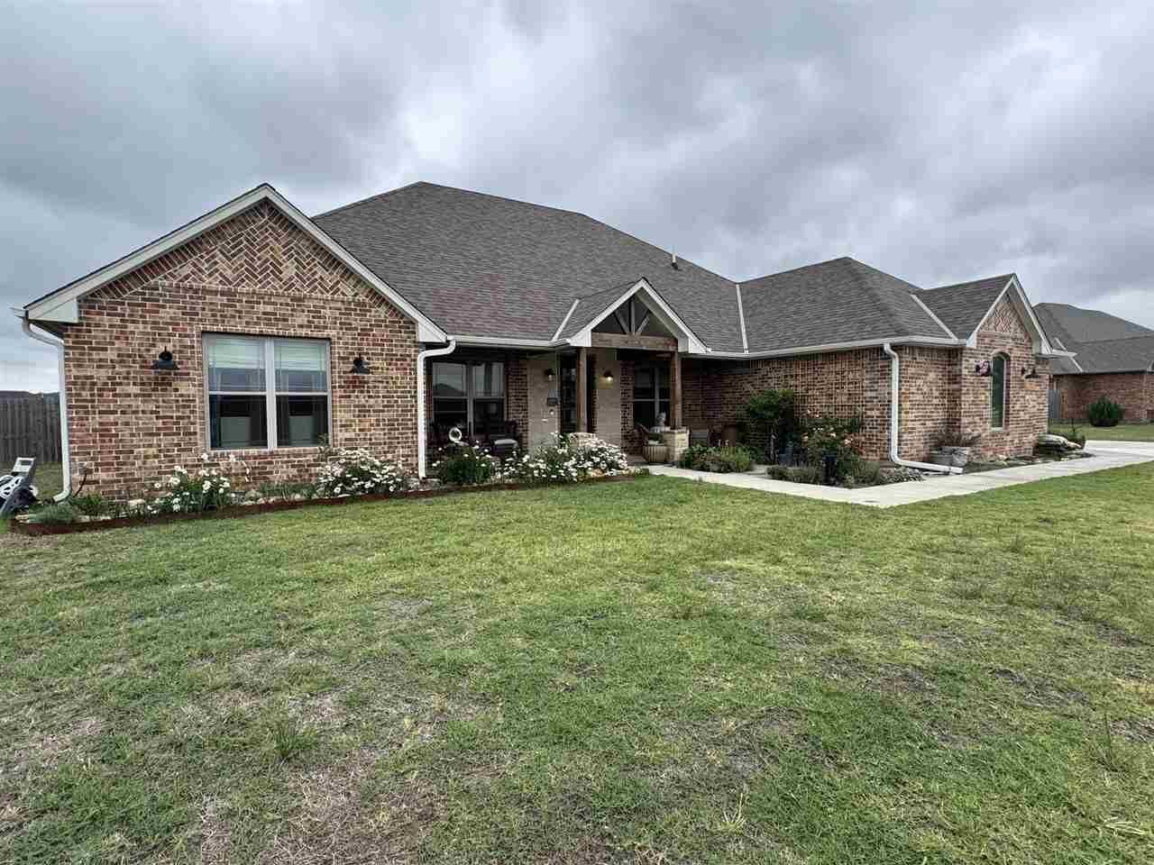 365 NW Mountain Lake Crest, Lawton, OK 73507 Main Photo
