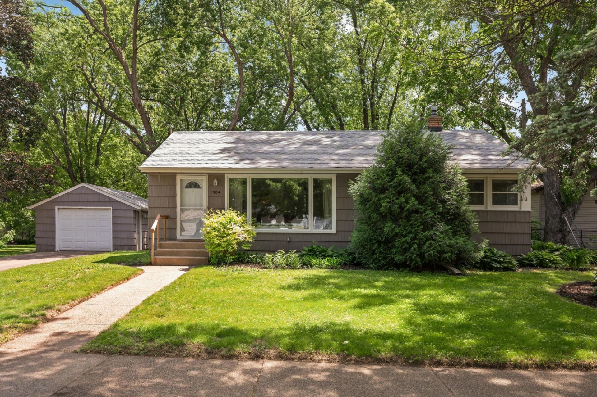 1304 Hall Avenue, West Saint Paul, MN 55118